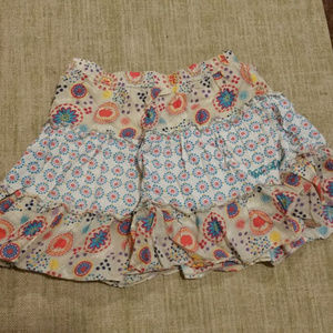 Colorful ruffle skirt with apple accents